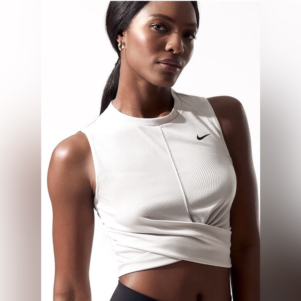 New Nike dri-fit white crop knot top M training